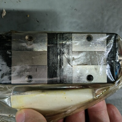 THK直线导轨滑块SSR20XV4UU1060E全新未使用