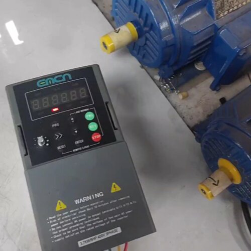寻X易控变频器3.7KWEC503D7G43B成色如图每一