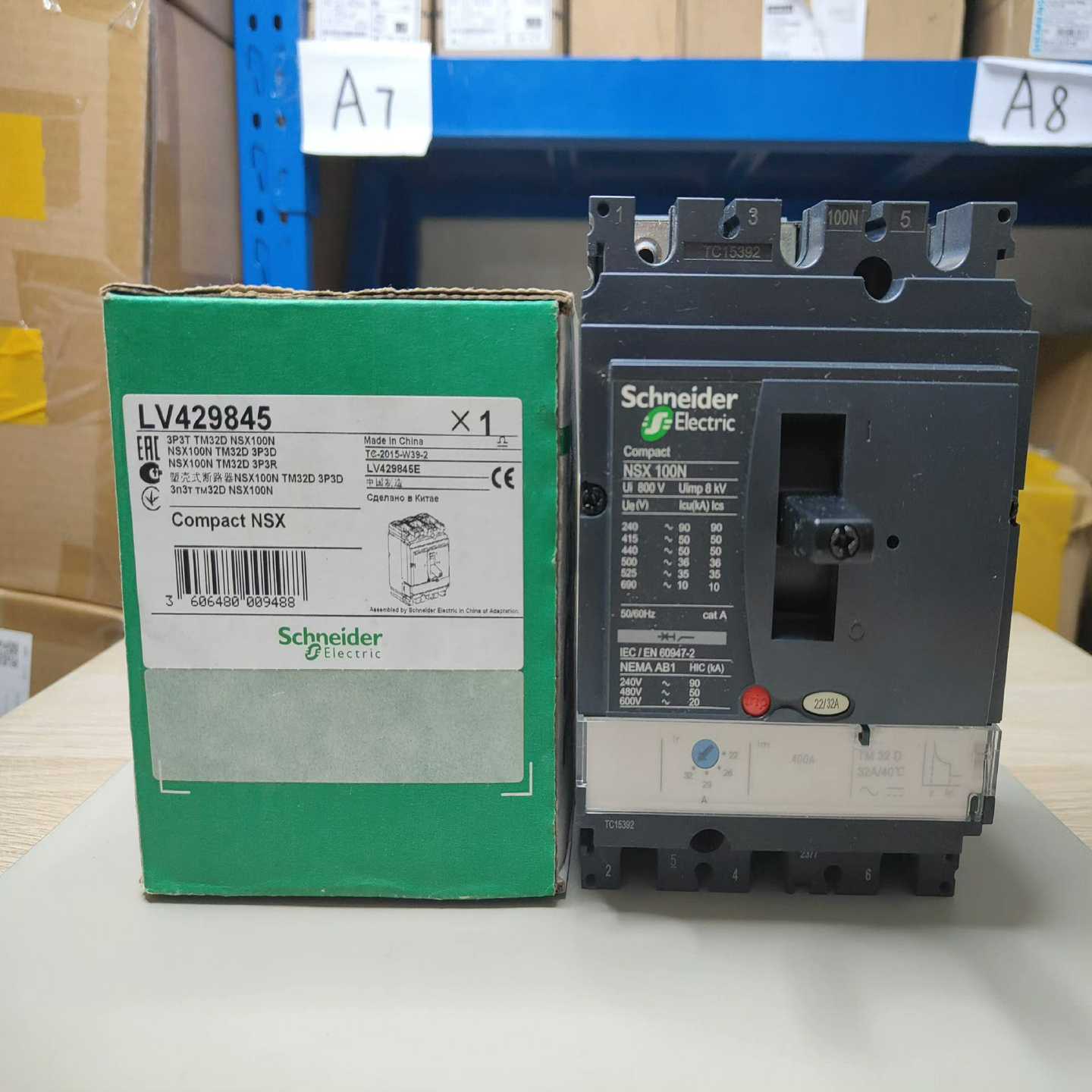 NSX100N TM32D 3P3D固定式LV429845施；议价