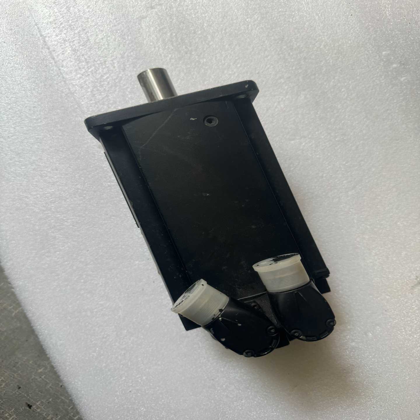 力士乐伺服电机MSK060C-0600-NN-M1-UG0---议价商品