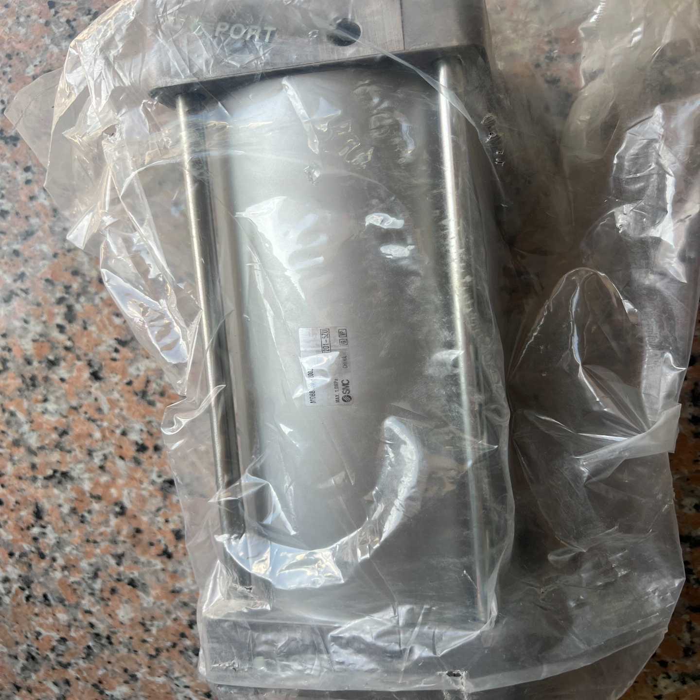 SMC方形气缸MDBB100-200Z，带磁，全新未拆封使用--议价商品