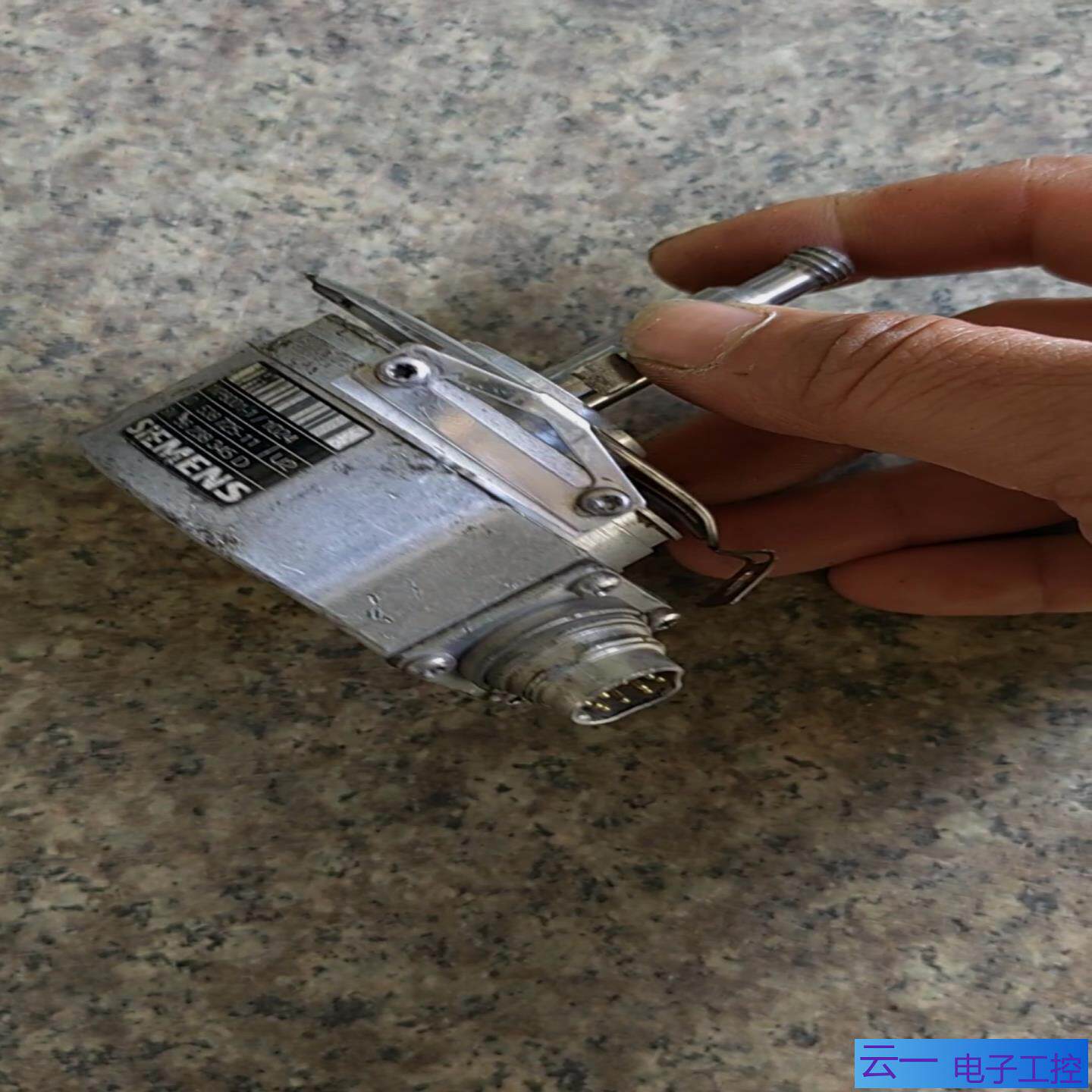 编码器型号1XP8001-11024用手转动轴；议价