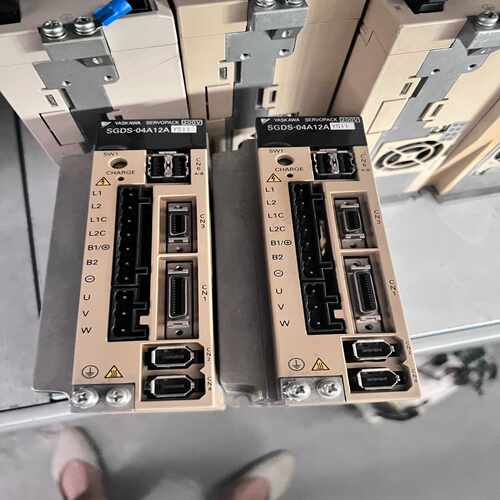 【星慕电子】SGDS-04A12AY511 安川伺服驱动器 400W