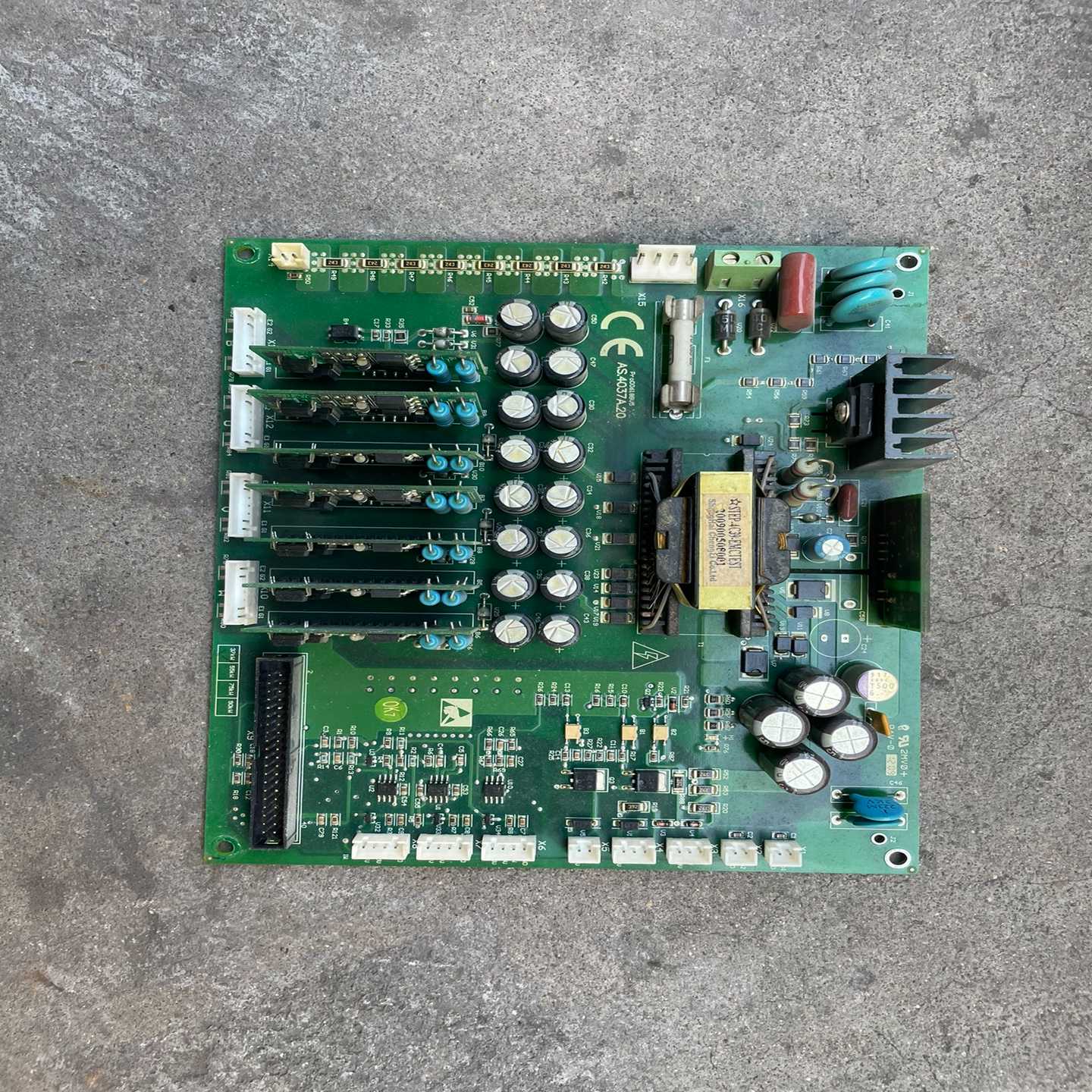 新时达变频器驱动板，AS.4037A.20，看着无修，没有条询价