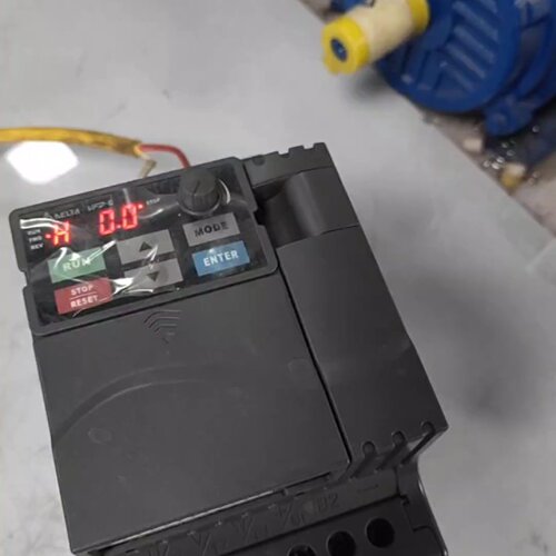寻台达变频器2.2KWVFD022E43AM成色如图每