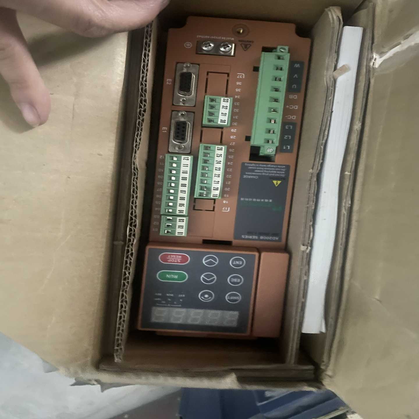麦格米特 AD200B-022T4A-A 2.2Kw 还（佳毅工控）