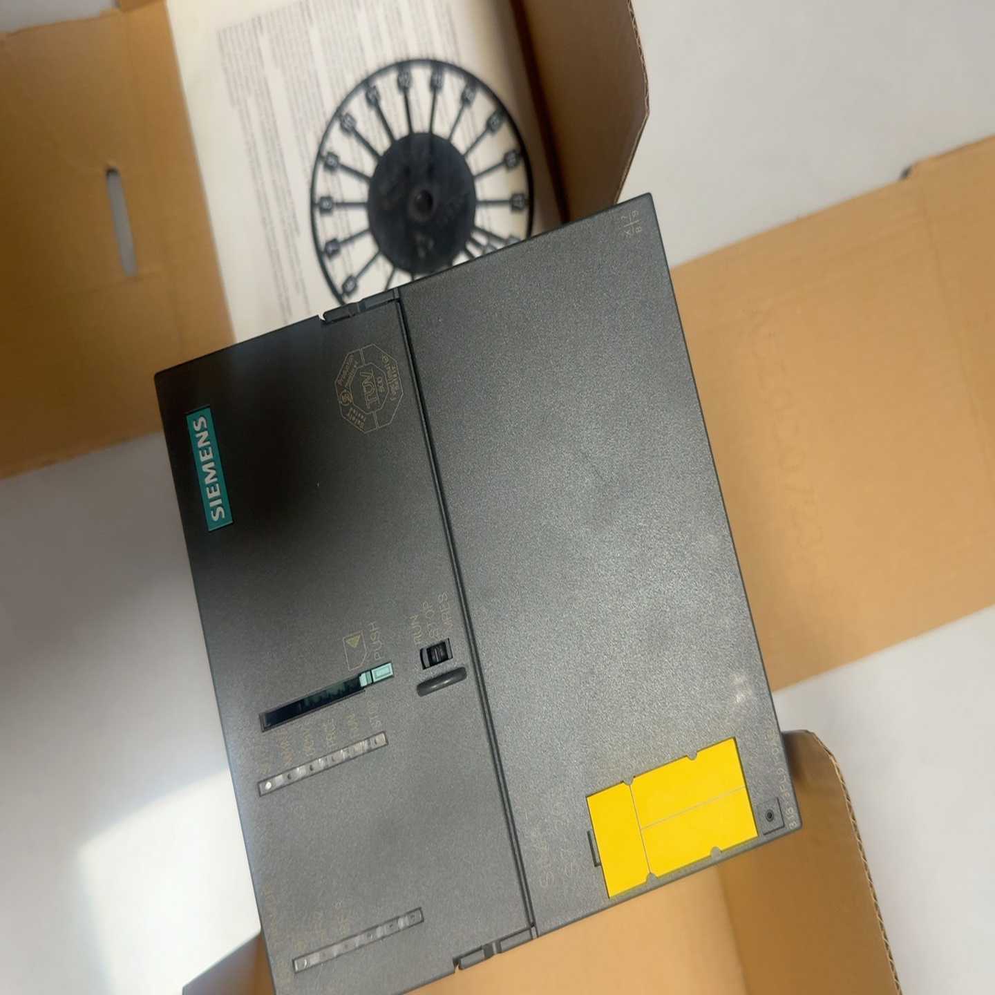 全新西门子触摸屏6AV6640-0DA11-0AX0,99充--议价商品