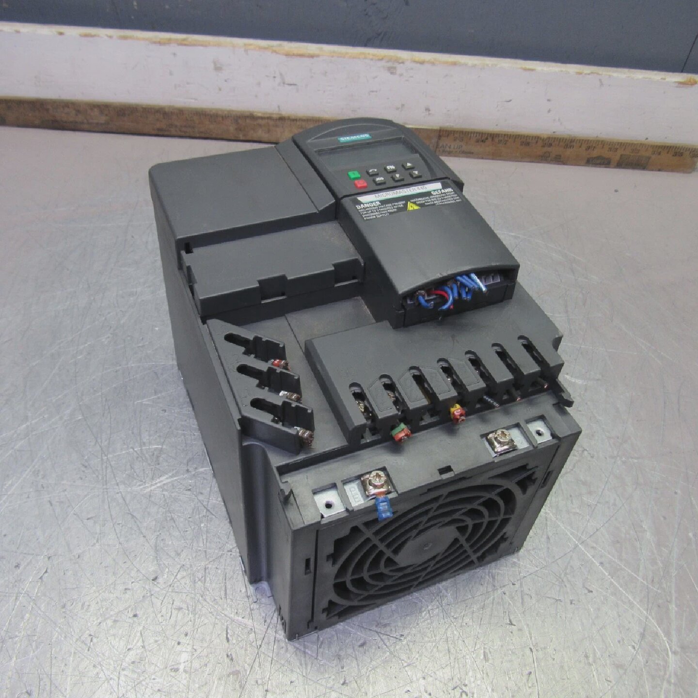 SIEMENS MICROMASTER440 6SE64402UC240CA1 4.0KW 240V 17.5A NIC