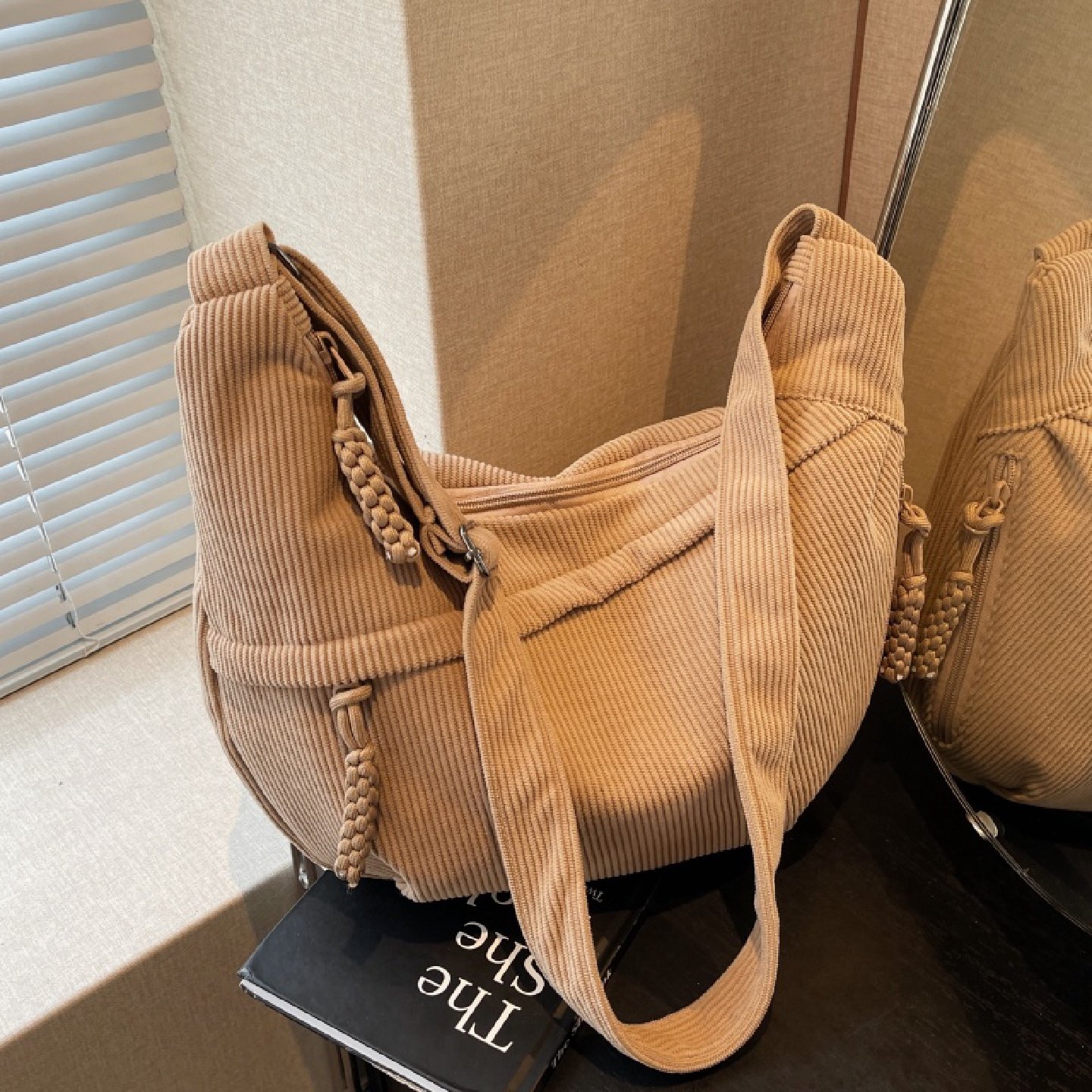 春季条绒帆布包包女2025新款大容量单肩腋下包学生通勤斜挎饺子包