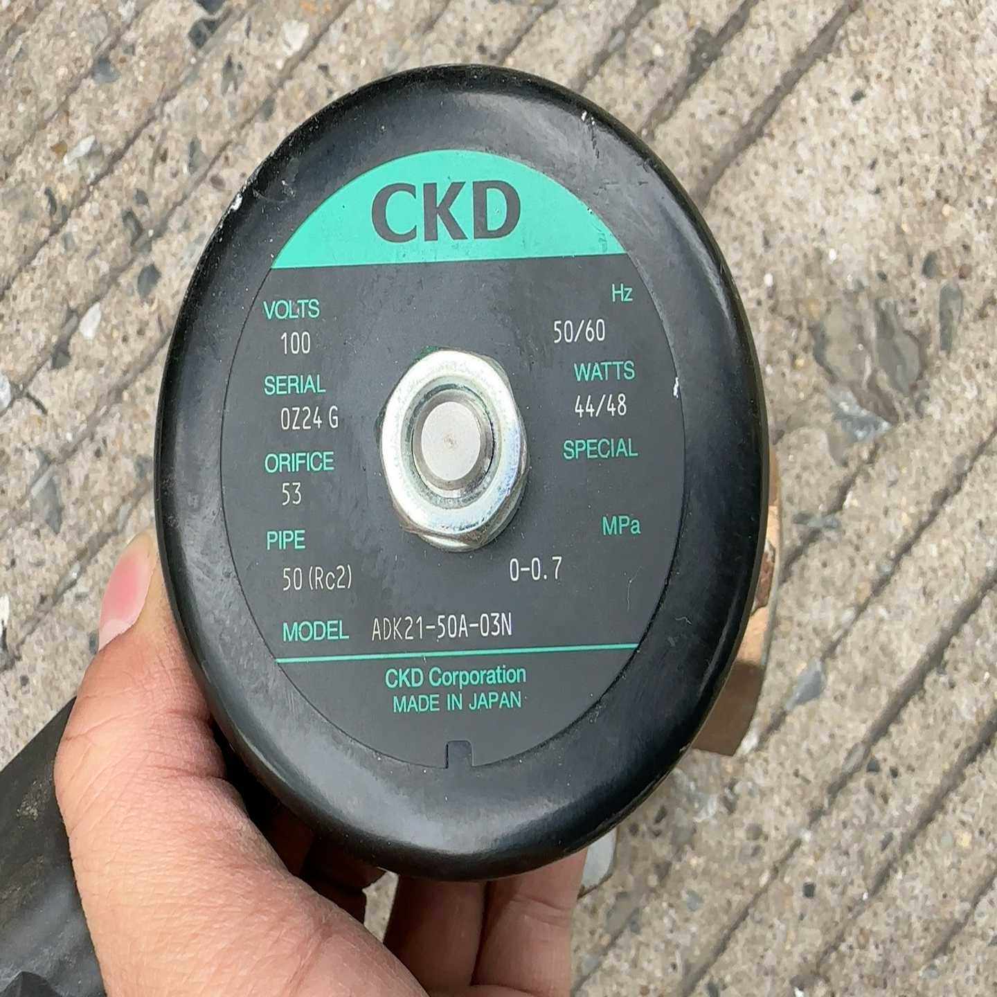 CKD电磁阀ADK21-50A-03N，成色如图。议