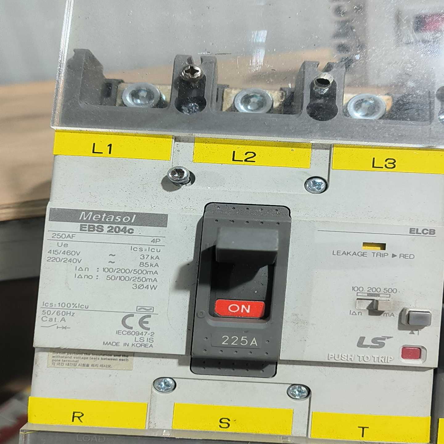 韩国LS漏电断路器EBS204c，几乎全新。型号250AF--议价商品