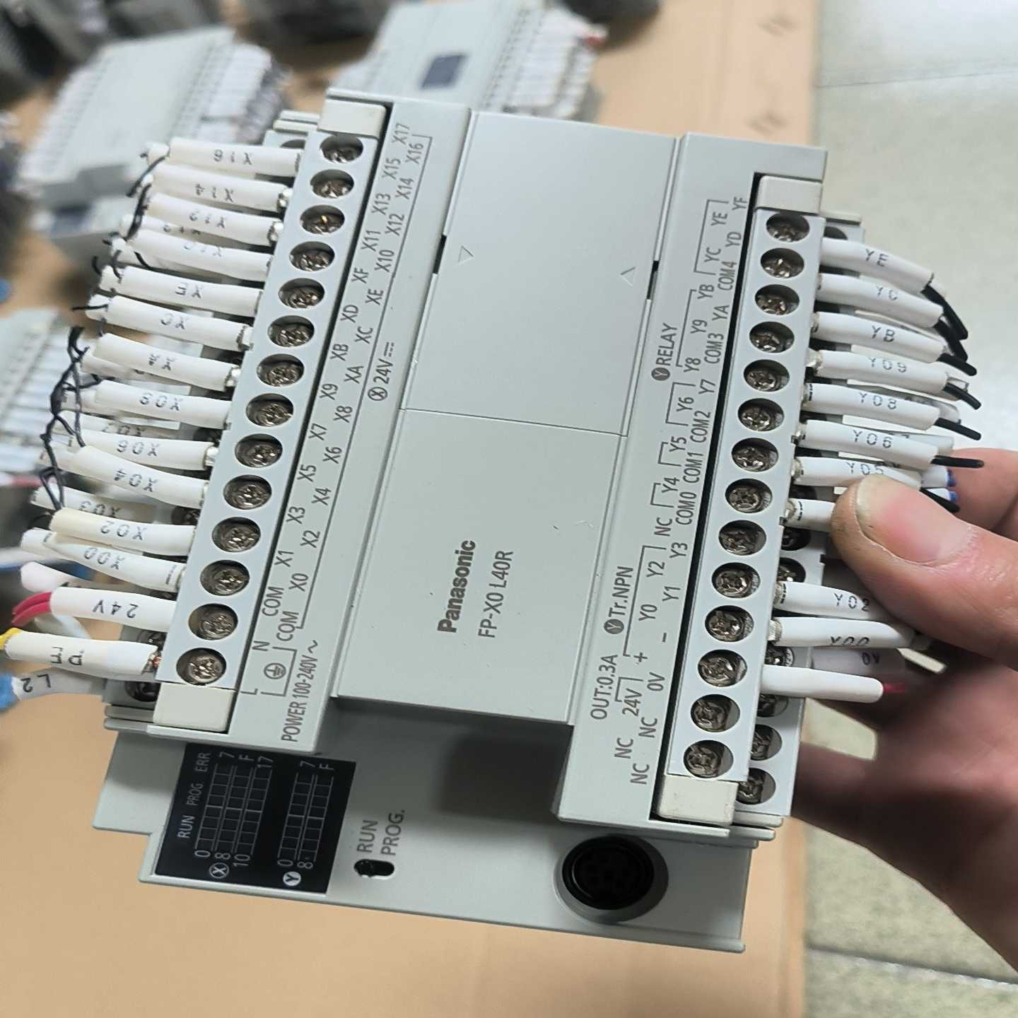 松下PLC，型号FP-X0L40R，几乎全新，原装正品。仓库--议价商品