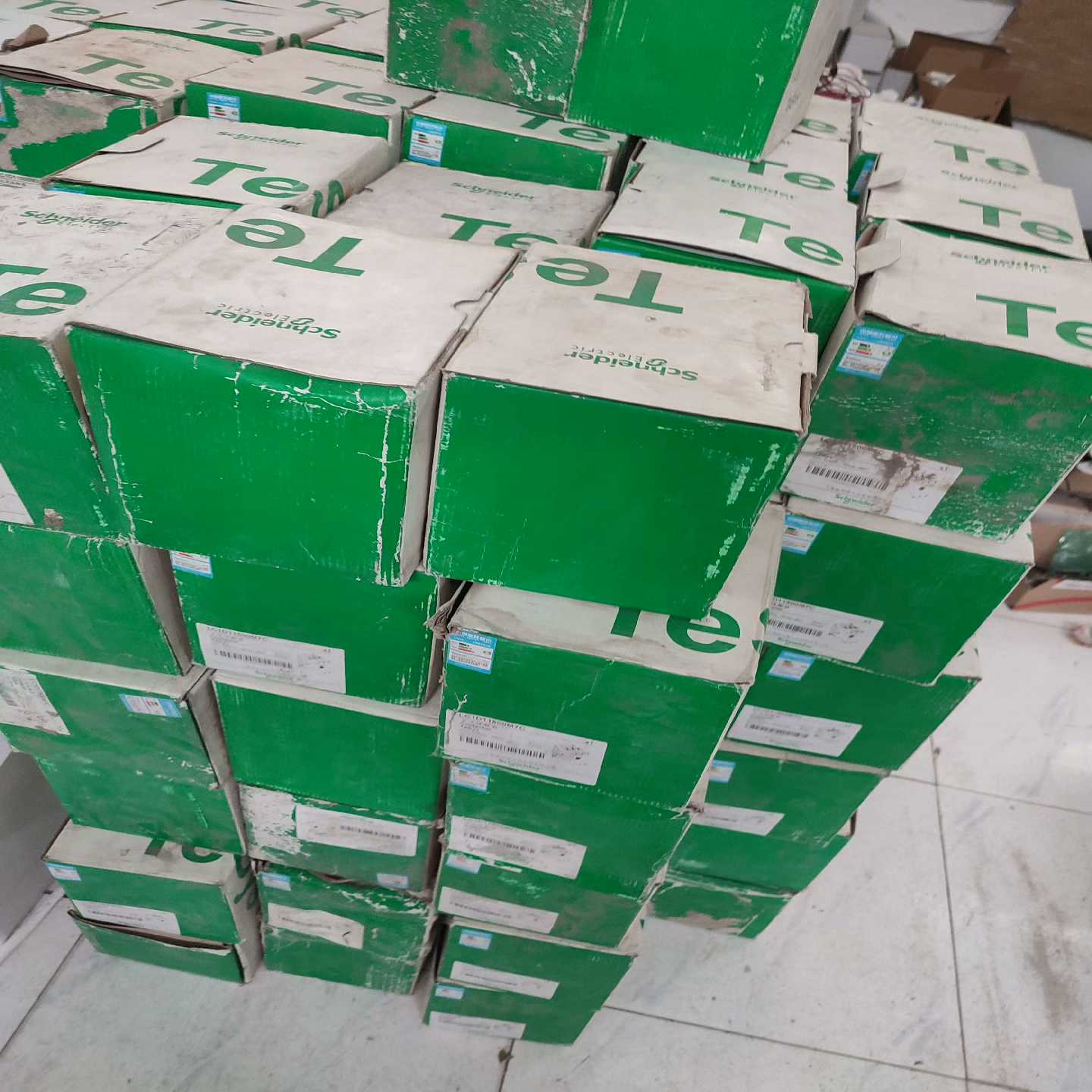 询价~施耐德LC1D115M7C交流接触器原盒。处