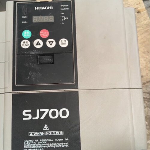 【议价】日立SJ700-5.5KW变频器一台，成色自定义，下壳裂点，