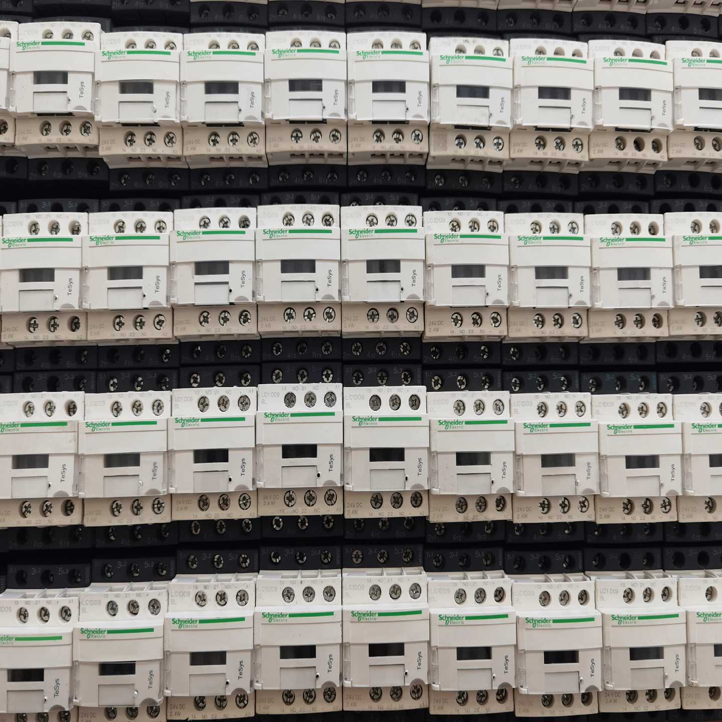 耐德交流接触器LC1D09BL，DC24V，保证，几询价