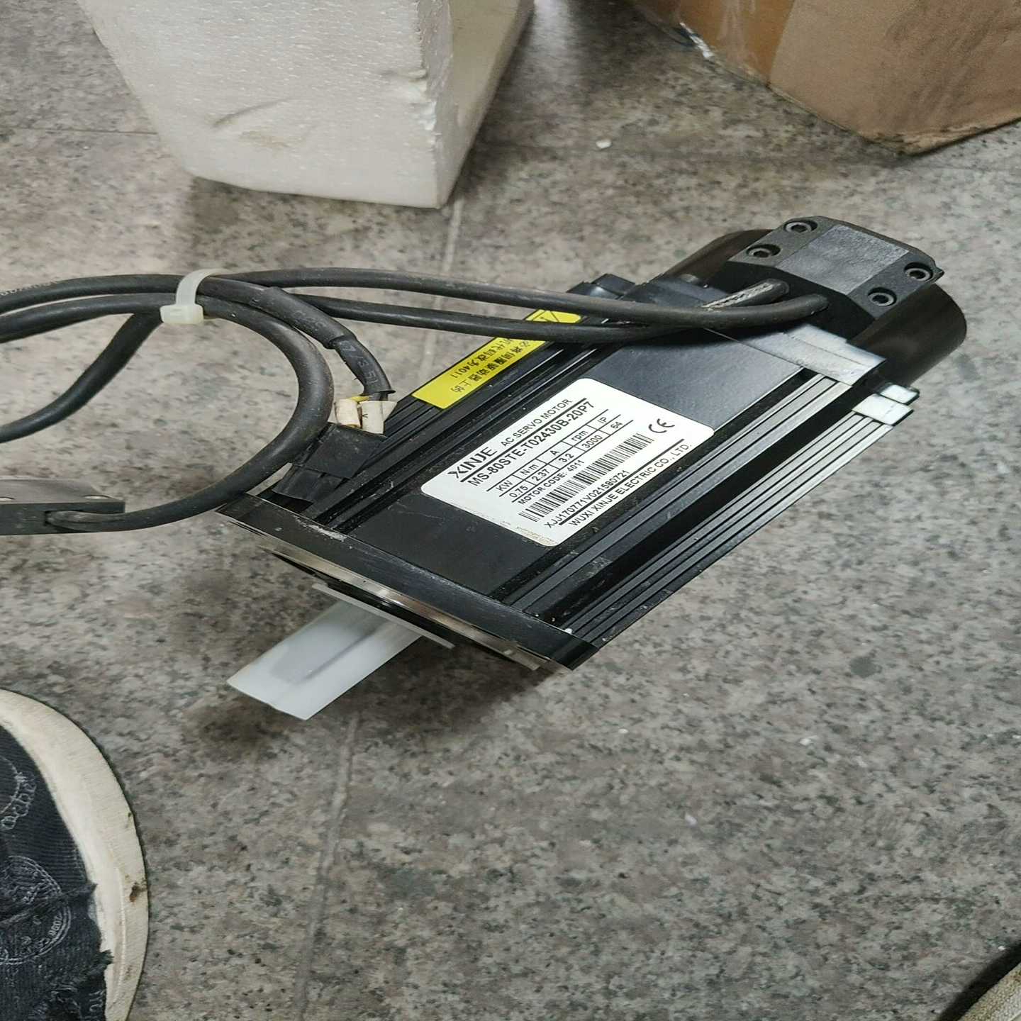 议价全新信捷伺服电机，MS-80STE-T02430B-20P7