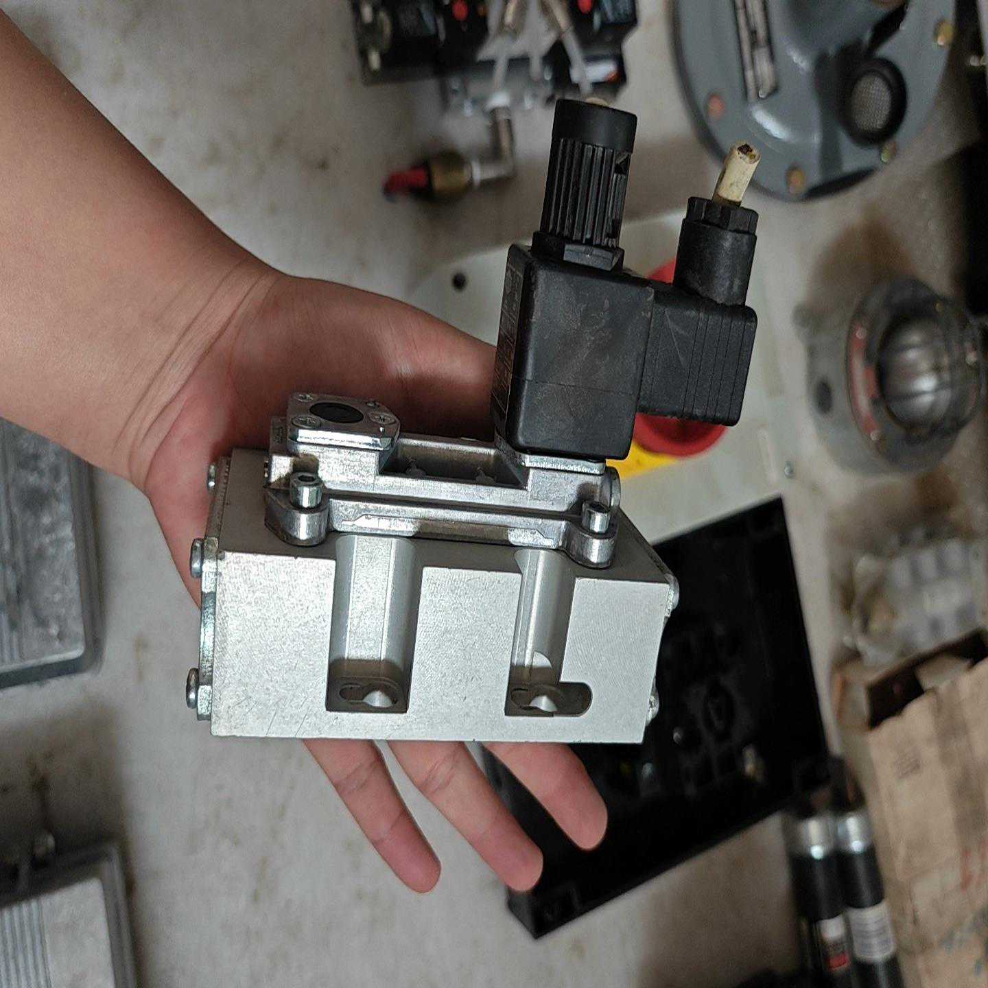 MBB32-500Z 标准气缸 ~询价