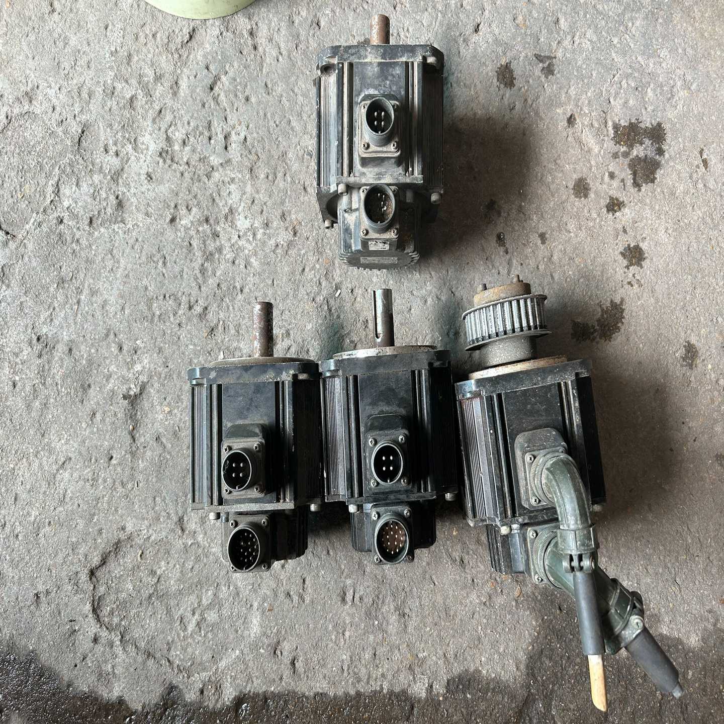 【议价】富士伺服电机GYG102C5-RG2..2个，GYG102适用