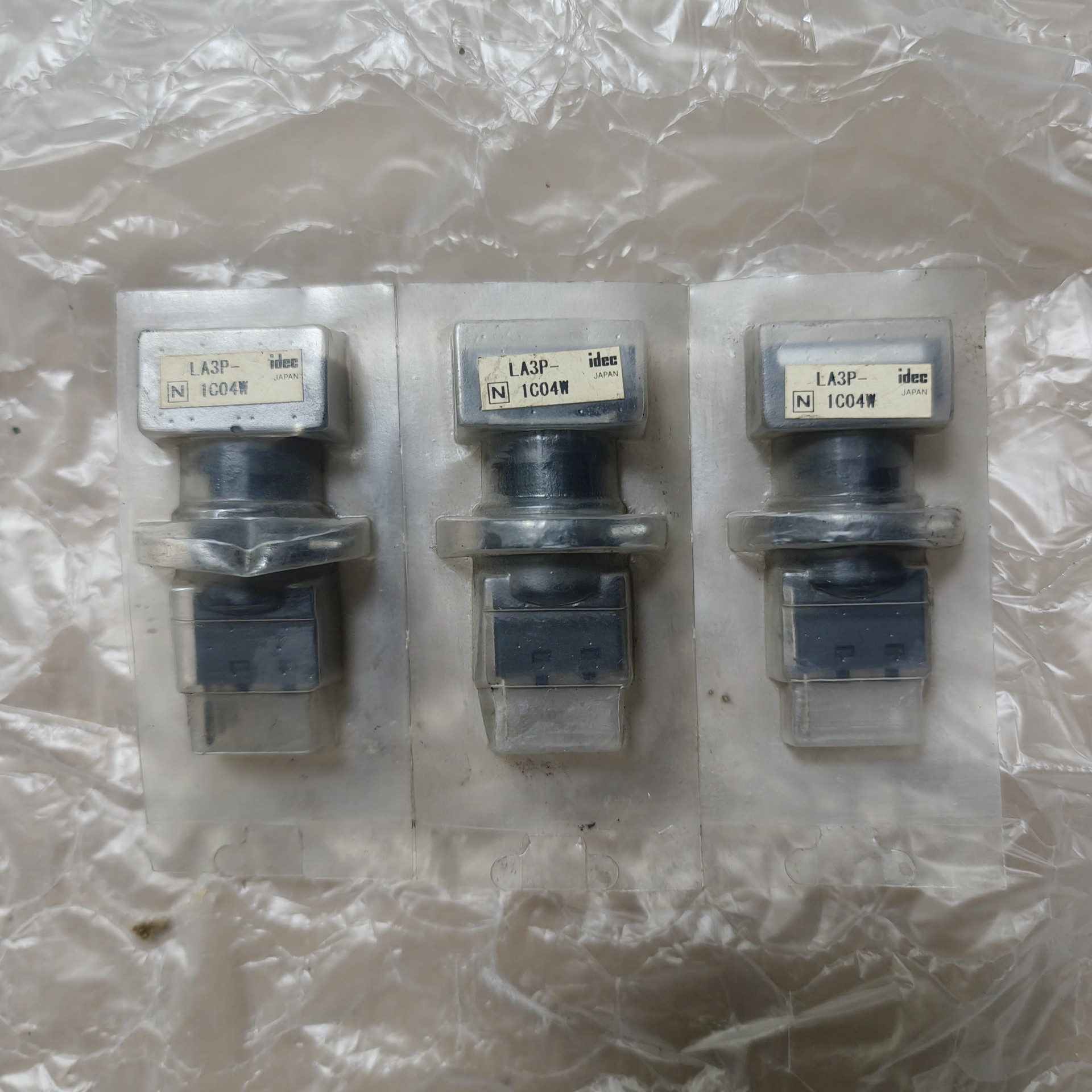 【请询价】IDEC和泉平头方形按钮开关LA3P-1C04W