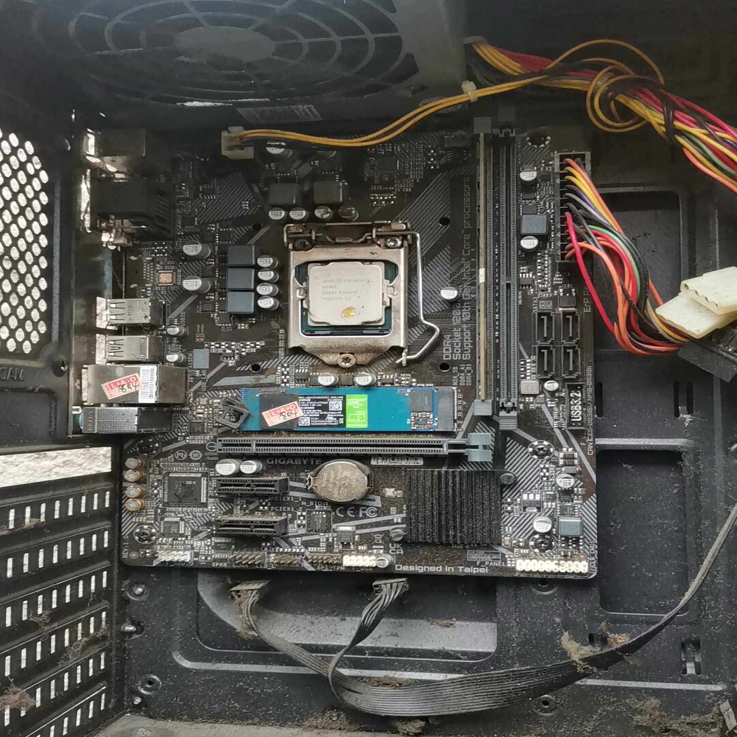 G5905CPU加8G的内存加240级的固态。加技嘉主板。(亚飞商行）