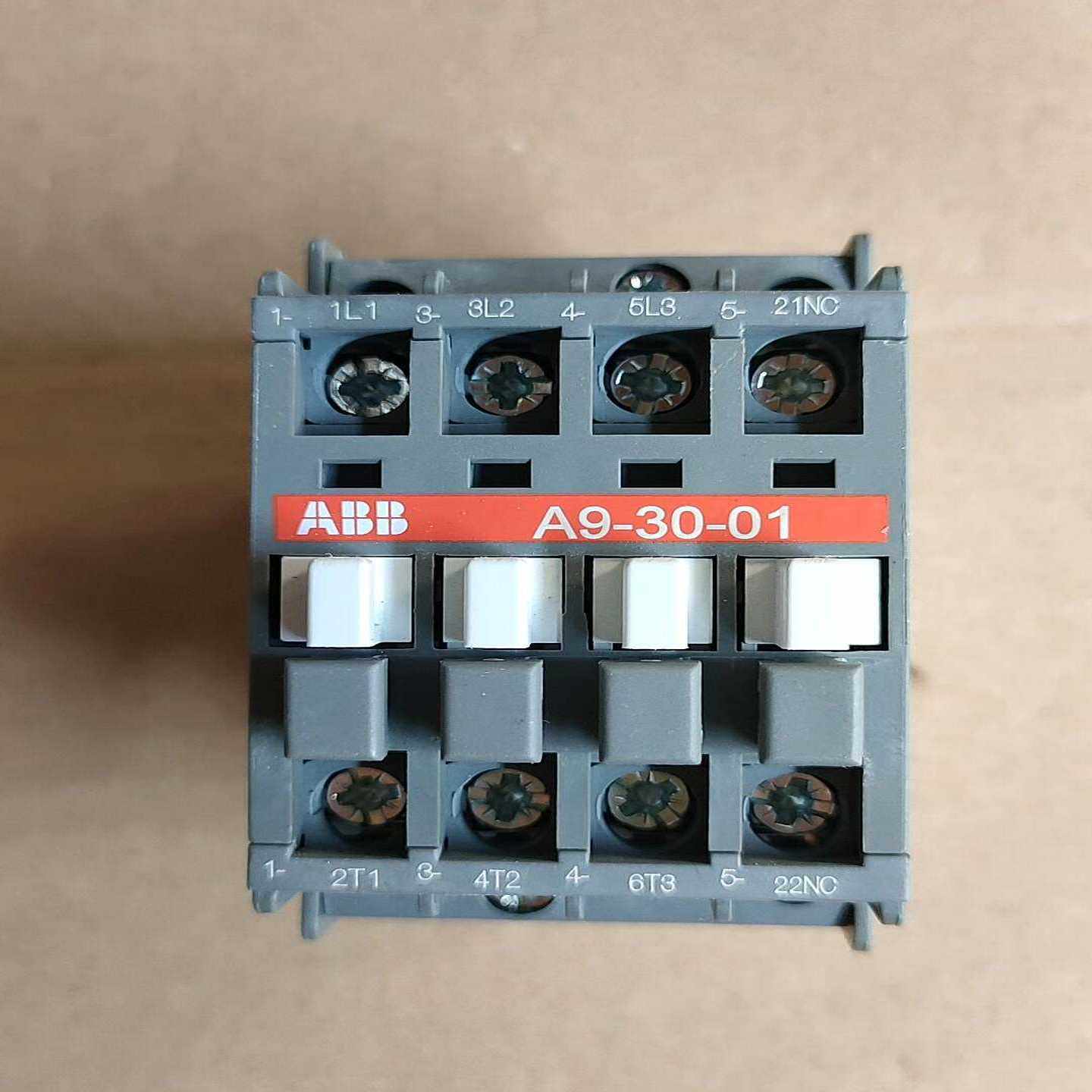 议价ABB全新接触器A9-30-01，盒子破旧，40元包邮！