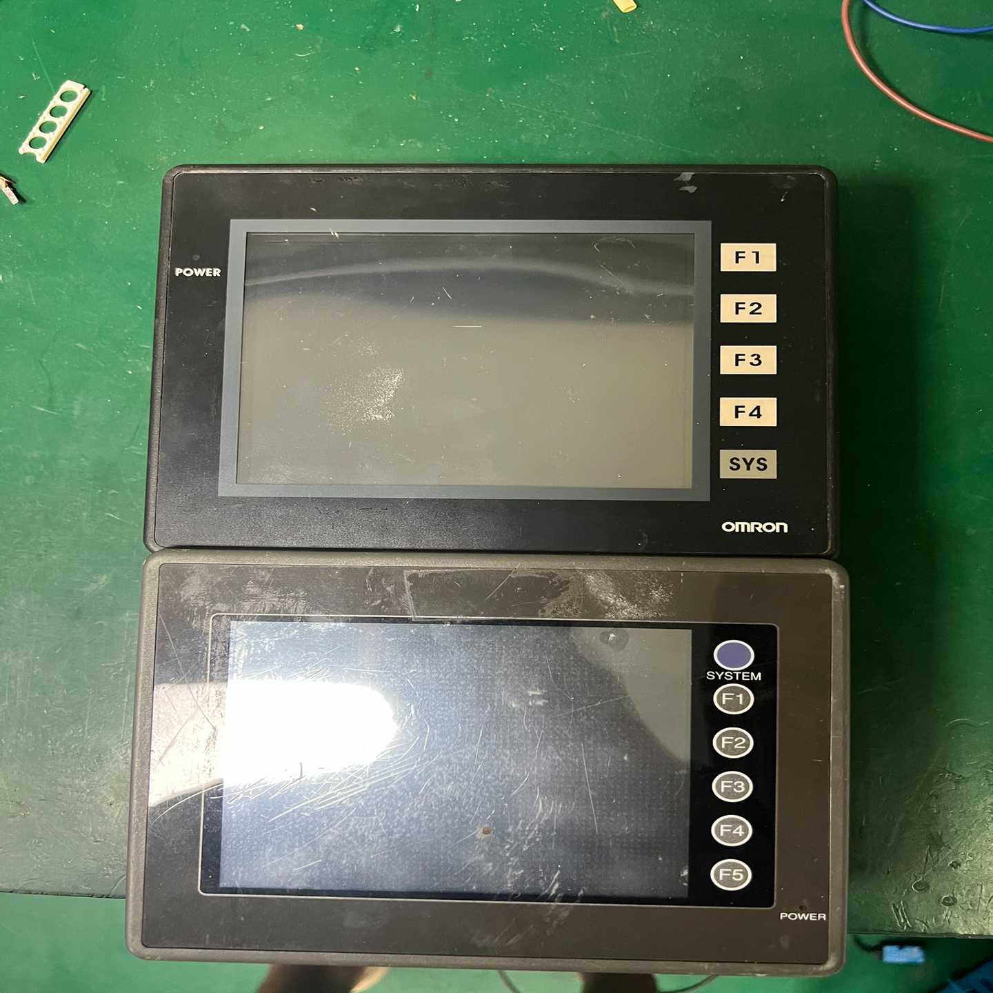 富士各一台触摸屏UG220H-LC4，NT5Z-ST1~询价