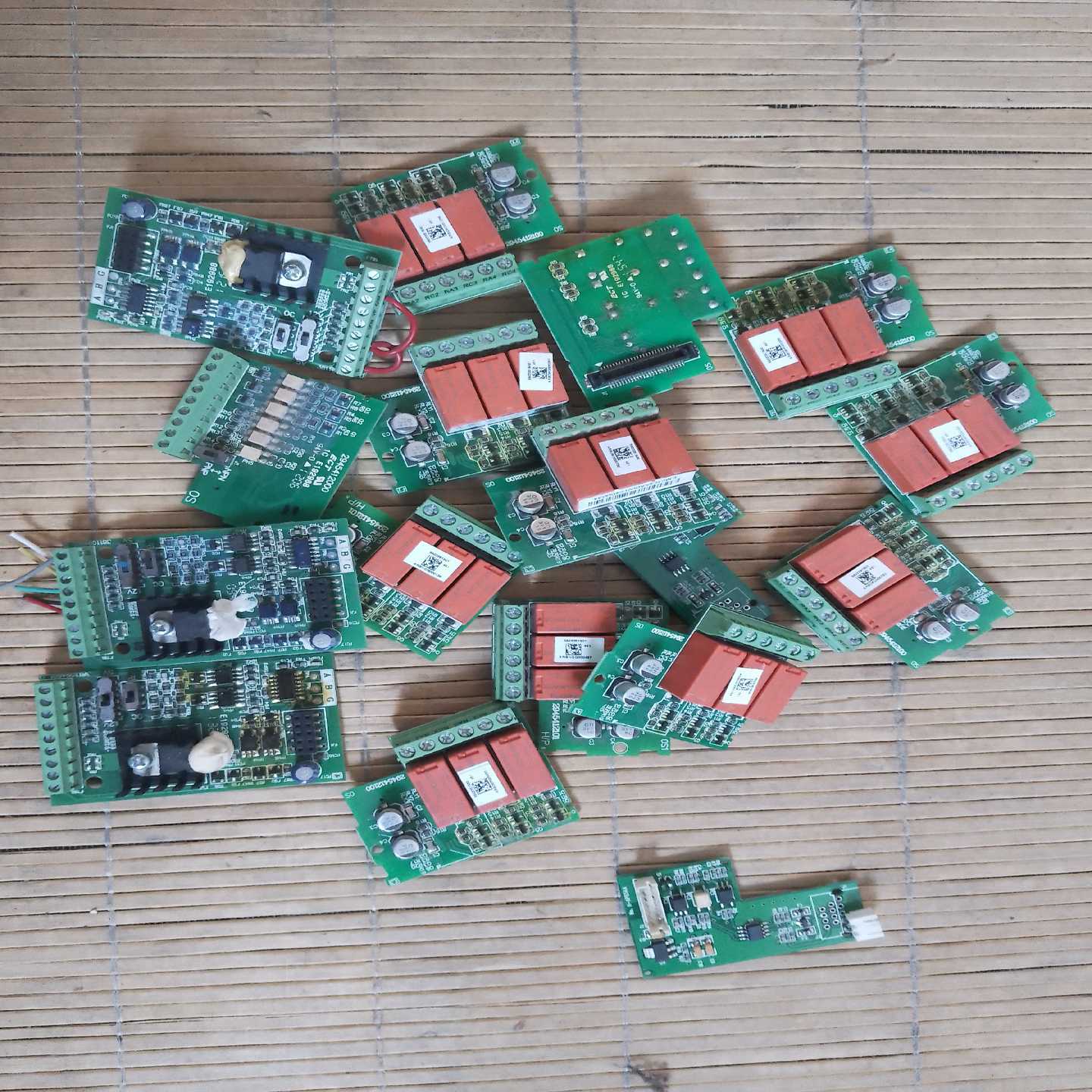 台达变频器E系列PG卡EME-R3AA，有7个！另外~询价