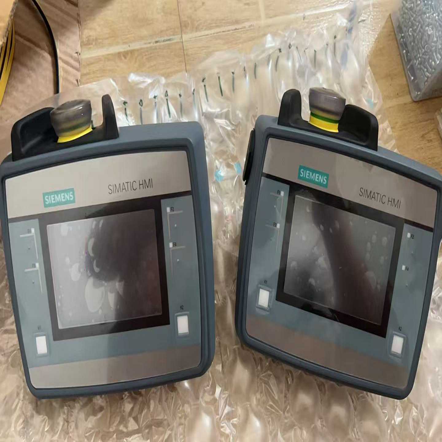 西门子SIMATICHMI触摸屏,型号6AV2125-2--议价商品