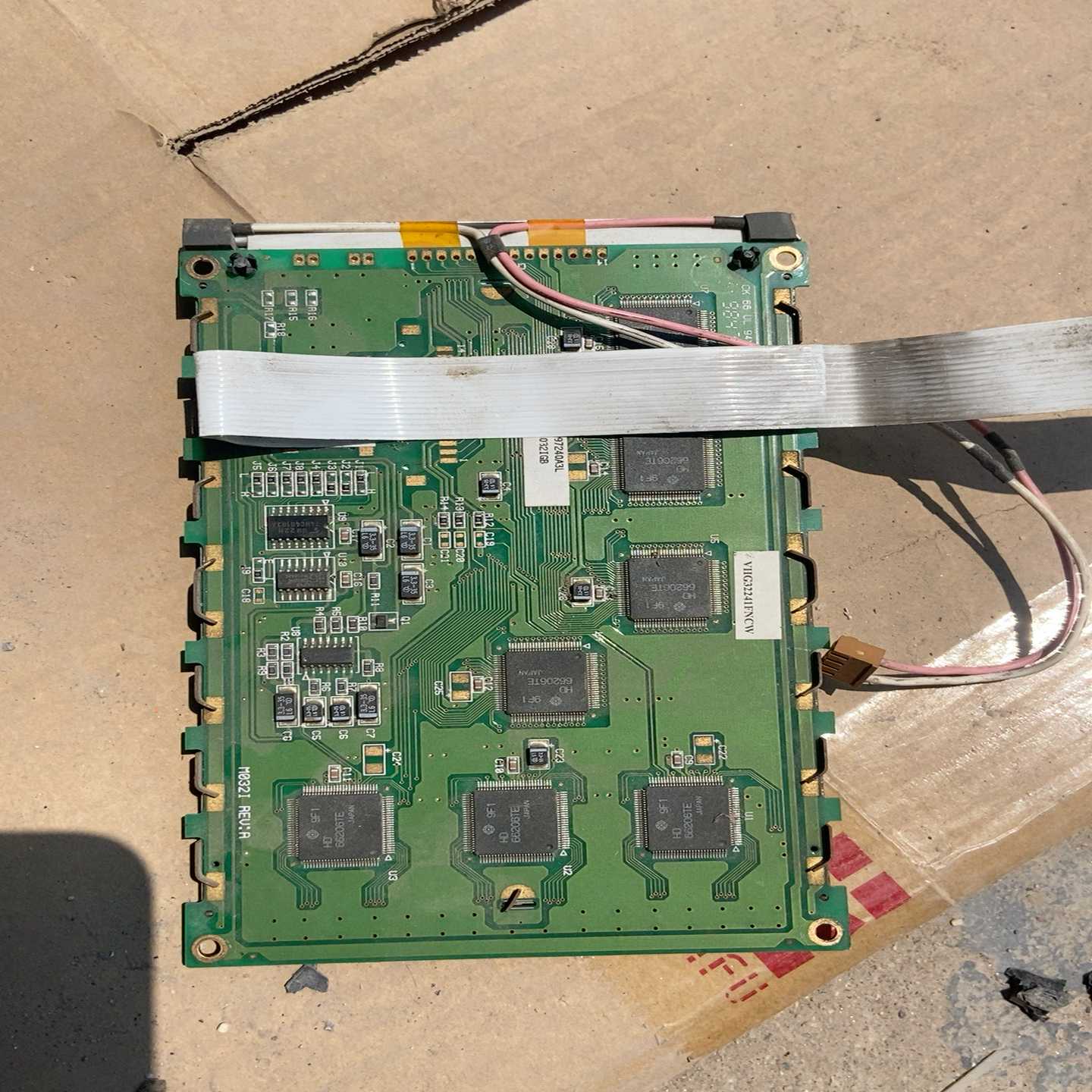 出售5.7寸工控屏，型号M032I，包含VHG3224IFN--议价商品