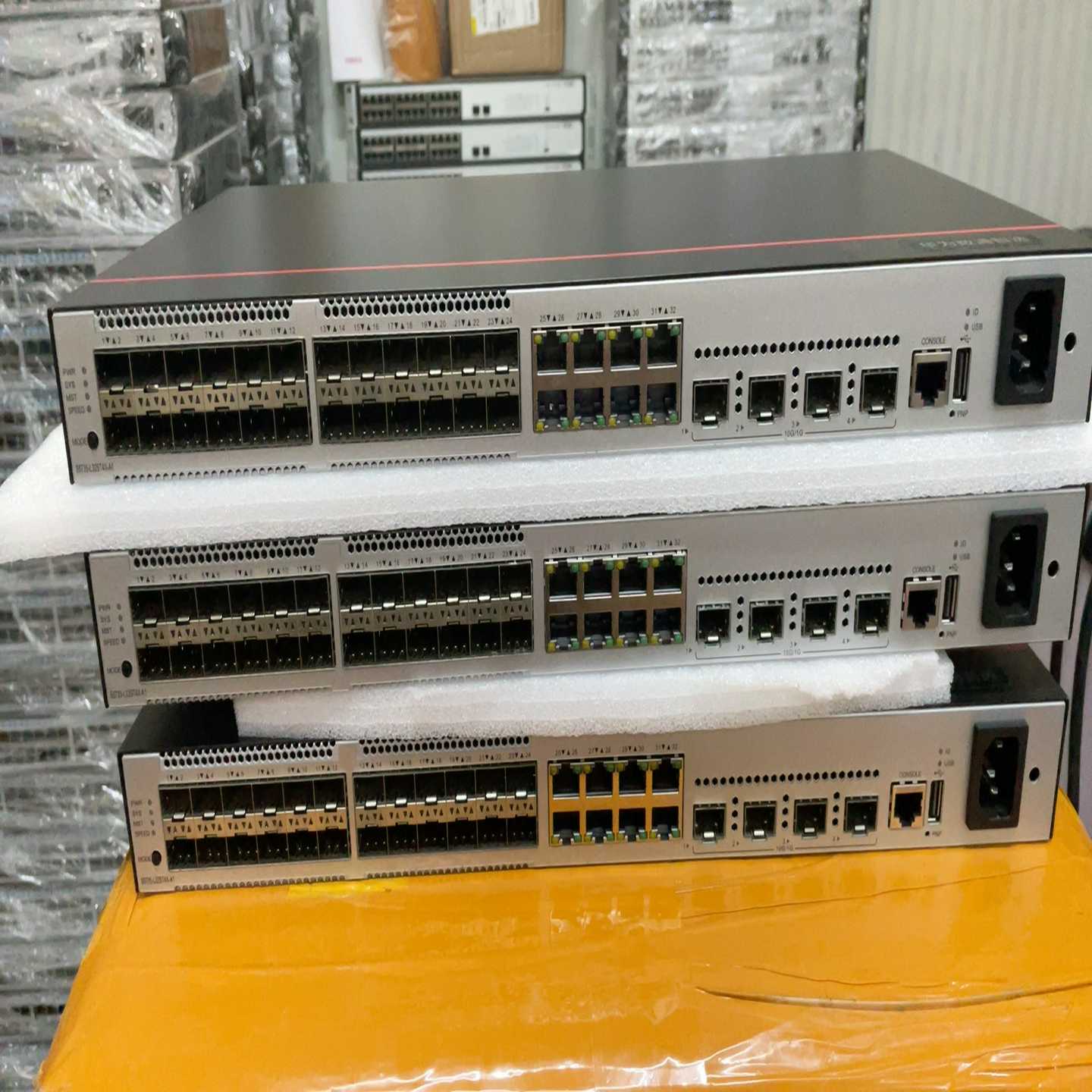 华为数通智选S5735-L32ST4X-A124光口8电口-议价