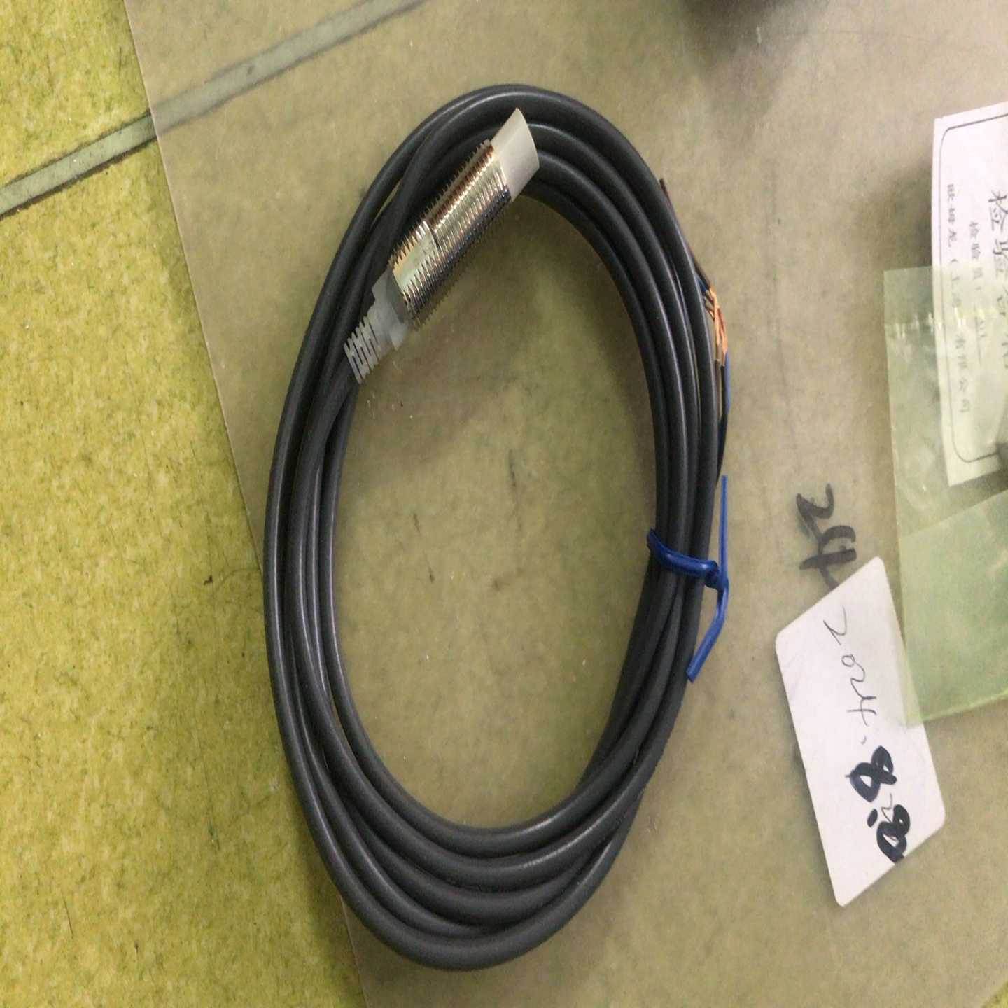 议价全新正品2个欧姆龙光电传感器，v接近开关：E2E-X5ME2-维修/