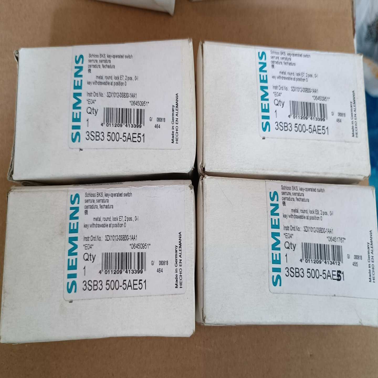 全新西门子3SB3500-5AE51钥匙开关，库存商品原装正~议价