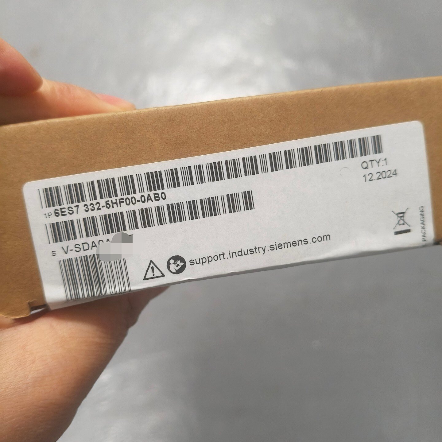 西门子6ES7 332-5HF00-0AB0，全新原装未开封--议价商品