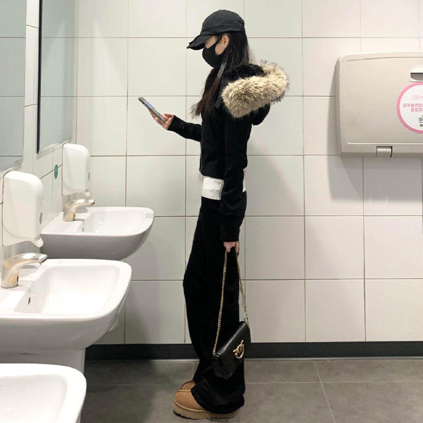 黑色毛领外套女秋冬季连帽加绒加厚卫衣美式宽松短款上衣拉链开衫