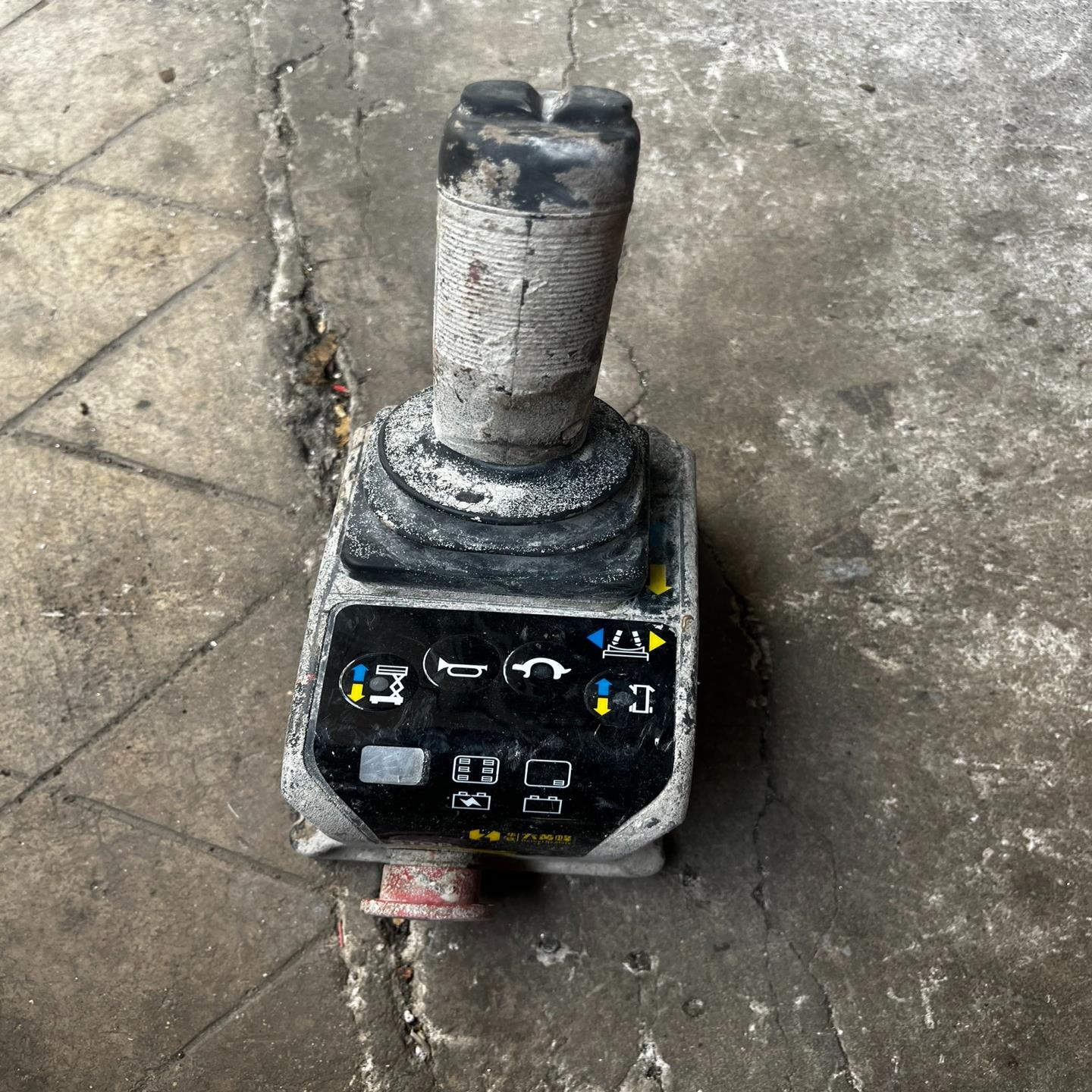 询价华铁大黄蜂，平台控制器，剪了线，没有底盖