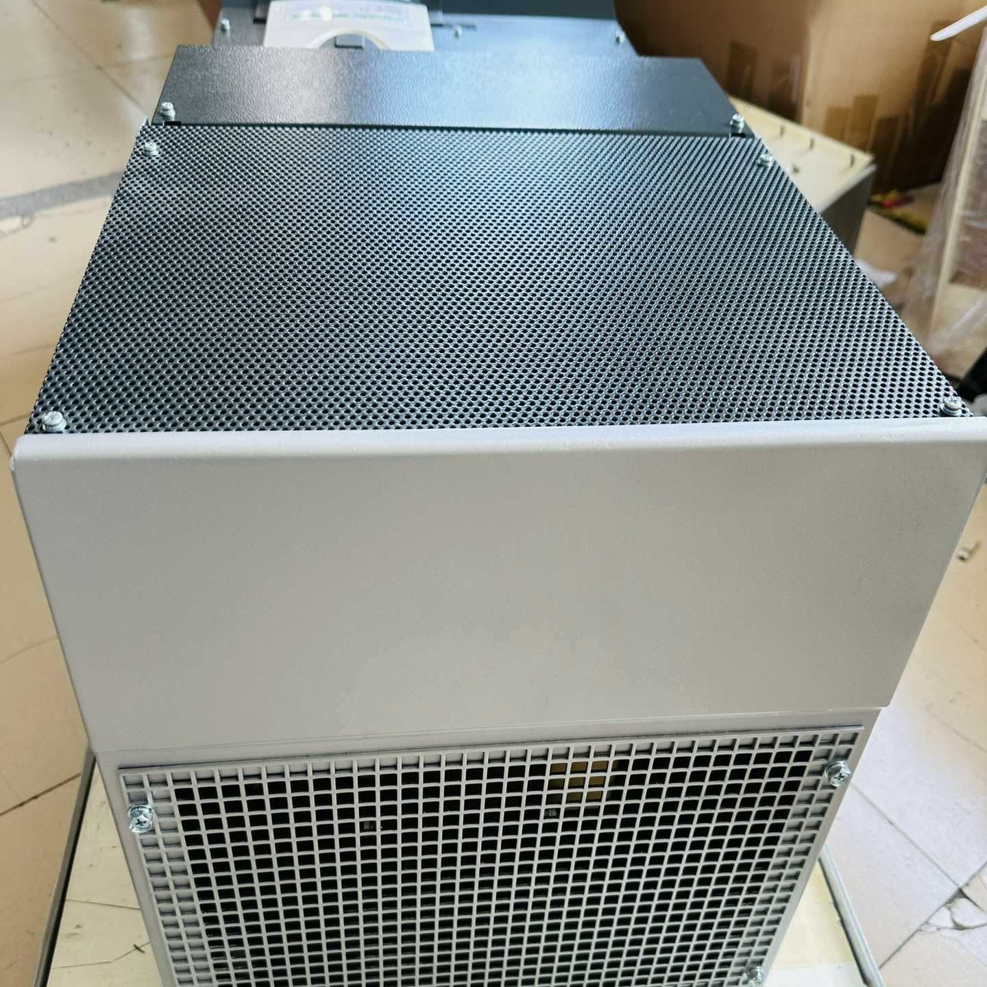 议价出施变频器V114变频器，成色如图，适用