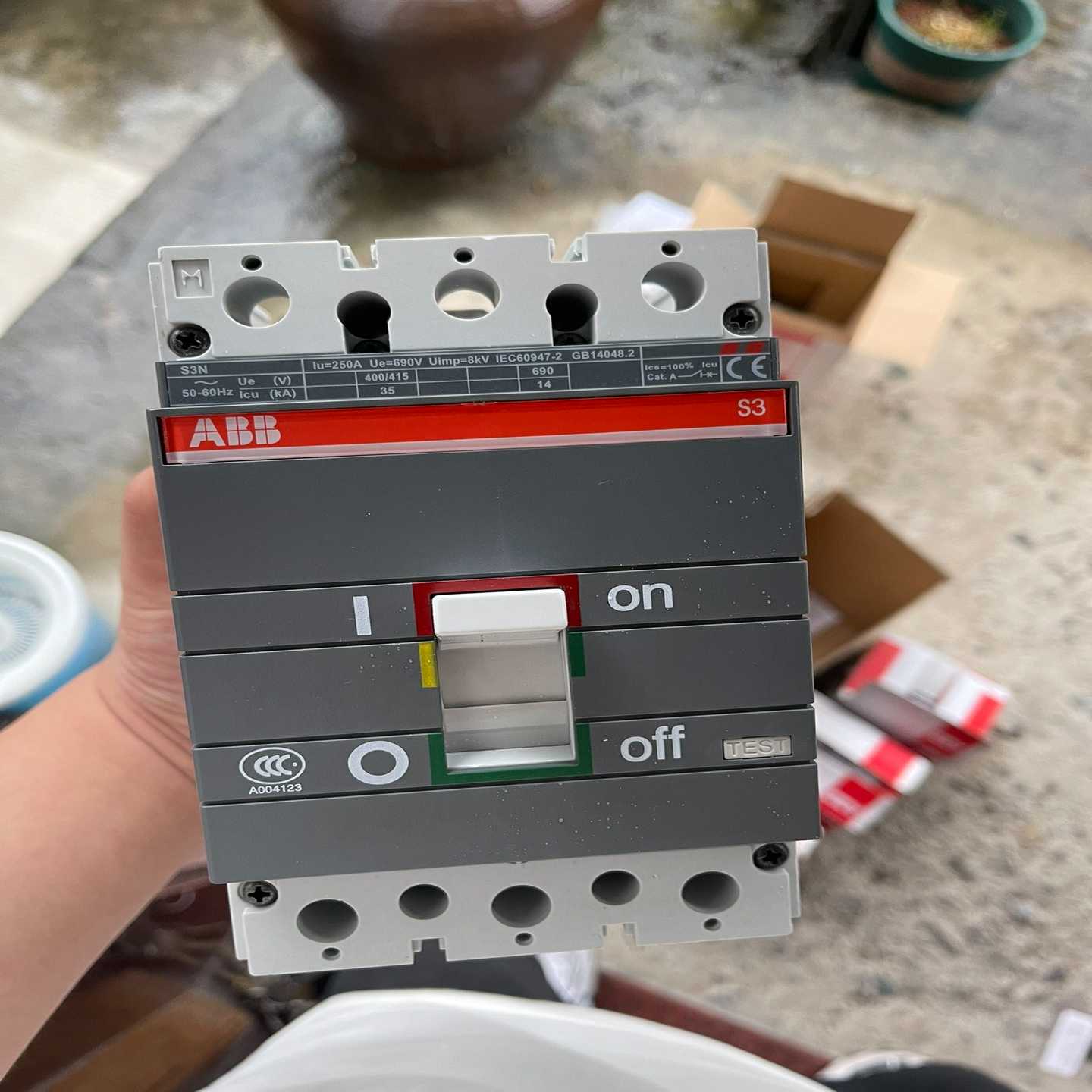 塑壳断路器S3N250250A3P。1SDA013询价