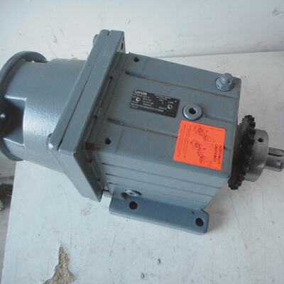 LENZE  GST HELICAL GEARBOX  2 Stage  i32267  GST062N VAR 1D