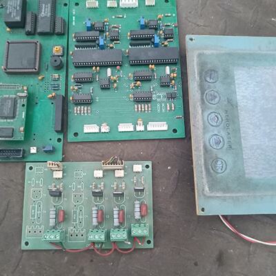 议价The Laser Host Disassembles The Circuit Board Which Can