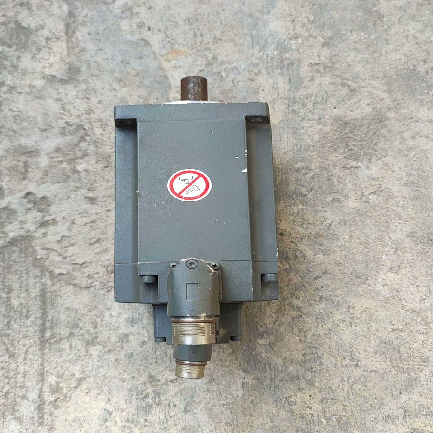 1FL6052-2AF21-1AA1库存货成色如图1，询价