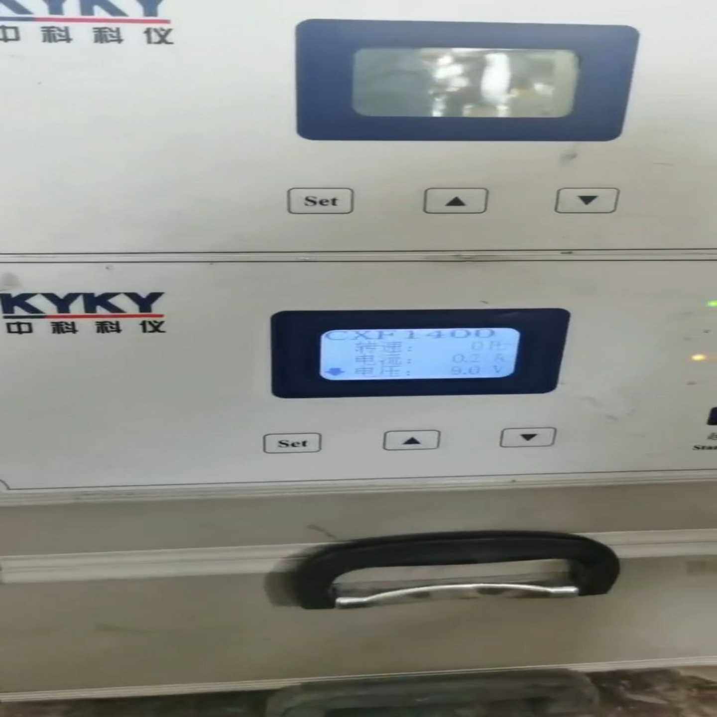 中科科仪kyky分子泵电源。共有两台，cxf1400型磁悬浮--议价商品
