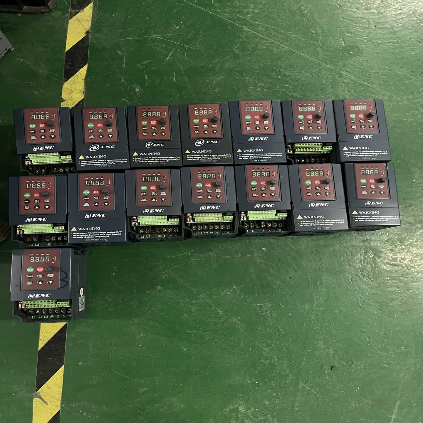 议价易能变频器EDS800-4T0015N1.5KW38