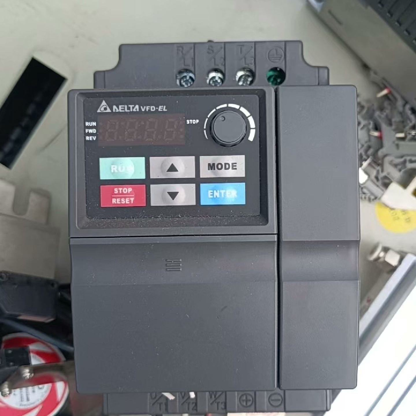 配件变频器VFD022EL43A2.2kw380v议价
