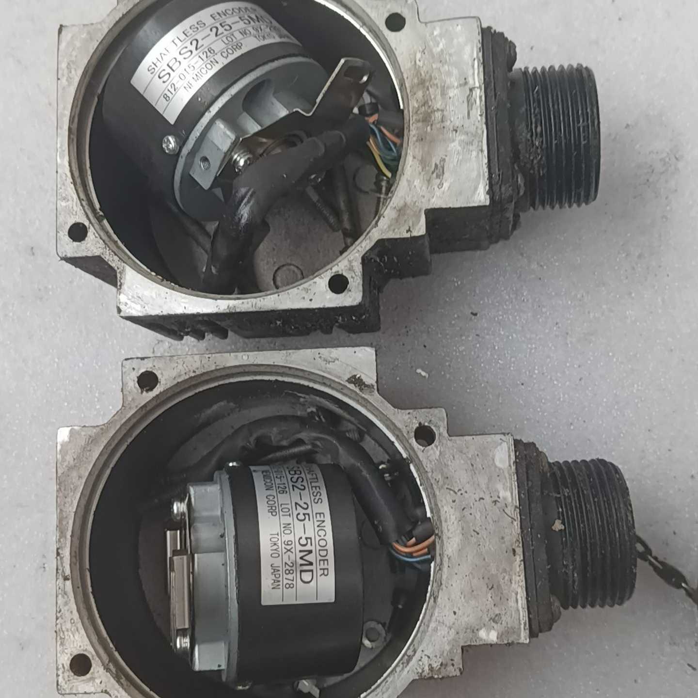 议价内密控2-25-5M编码器带后盖有两个，功能正