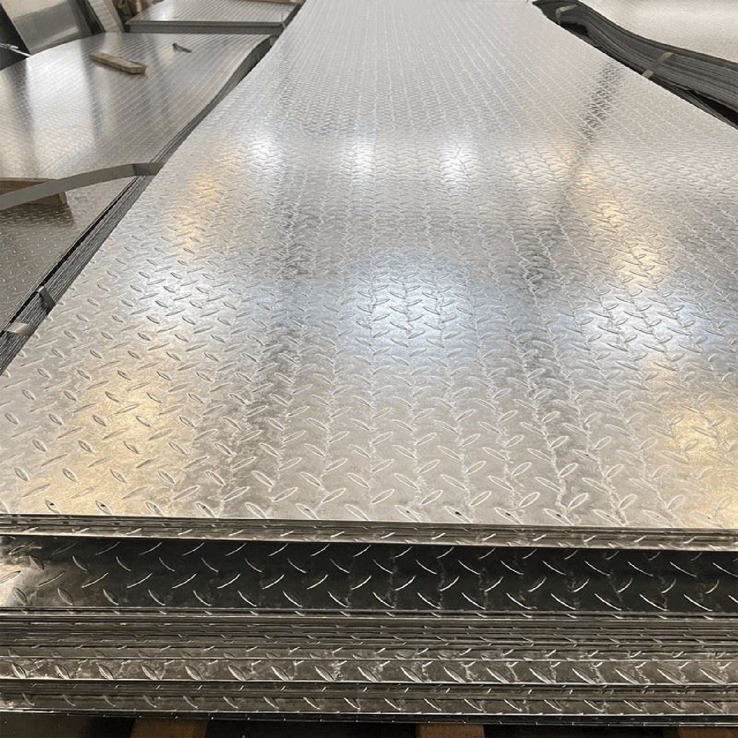 镀锌花纹板楼梯踏步防滑板花纹钢板铺路板Q235Q355加工折弯零切,橡塑材料及制品,PP板,淘宝优惠券,粉丝福利购,淘宝优惠卷