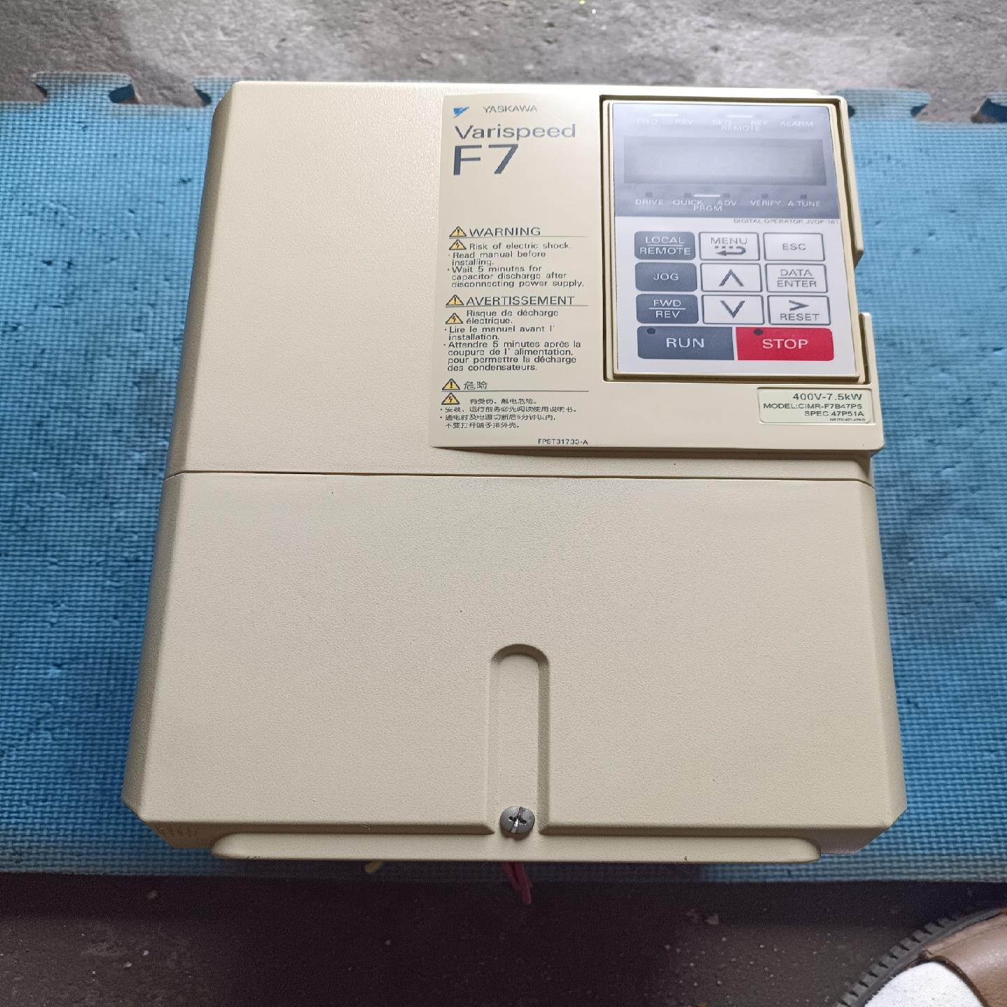 安川变频器F7-7，5KW刚拆机成色如图完好无损功能包好--议价商品