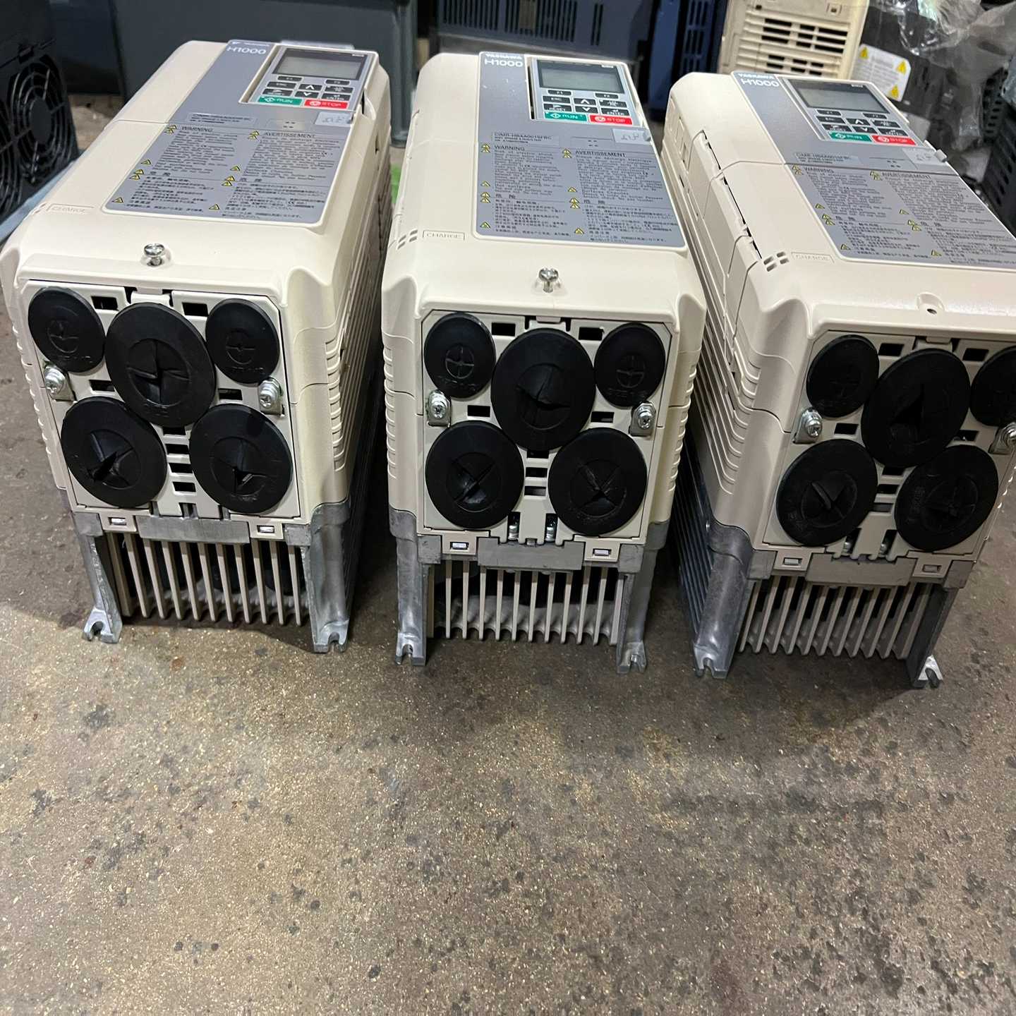 议价安川H1000变频器2.2KW，3.7KW，HB4A0009