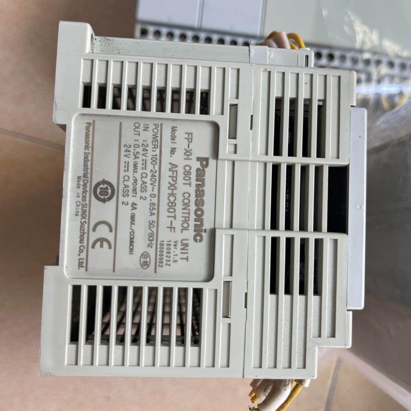 松下PLC AFPXHC60T-F，成色如图，外壳有点发黄，--议价商品