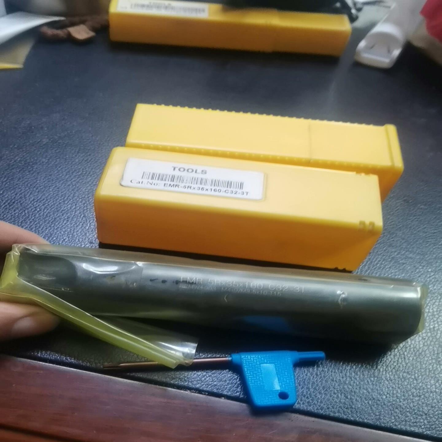 台湾飞刀杆EMR-5R35*32*160库存一支单价15，议价