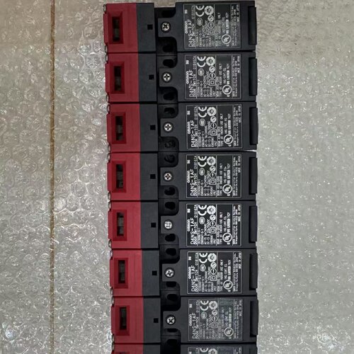 询-安全门锁D4NS1AF红黑配色成色很好